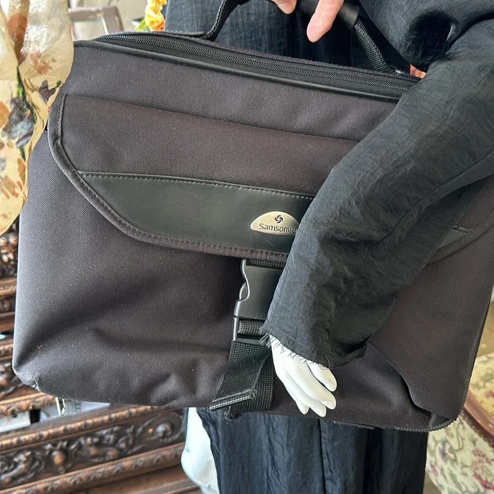 Samsonite portfolio Genuine brand not used Black Fir Laptop case Documents Brief